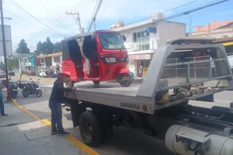Dirección de Vialidad de Cuautlancingo asegura mototaxis que circulaban de manera irregular
