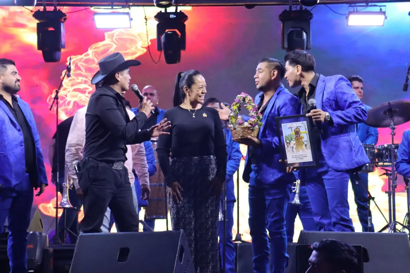 Lleno total en el Teatro del Pueblo con la Original Banda el Limón en la Feria de Atlixco 2025