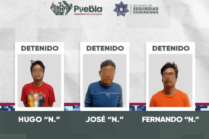 Policías de la Ciudad, aseguran a tres hombres aparentemente involucrados en robos a tiendas de conveniencia