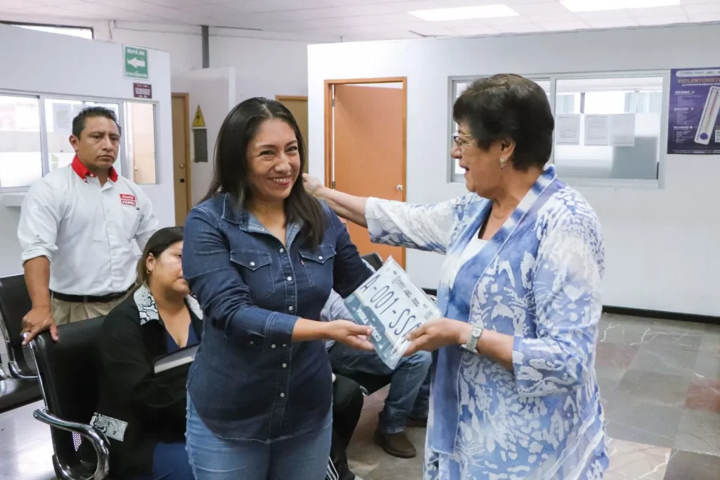 Por seguridad y certeza, inicia el reemplacamiento del transporte público en Puebla
