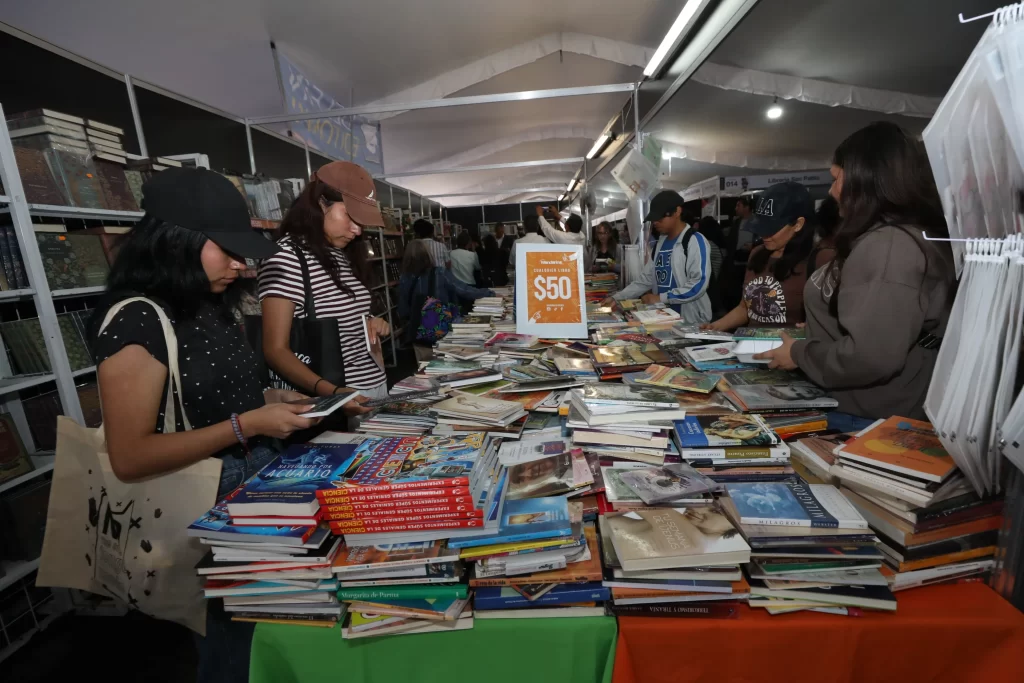 Recorren Pepe Chedraui y MariElise Budib la Feria Internacional del Libro Puebla