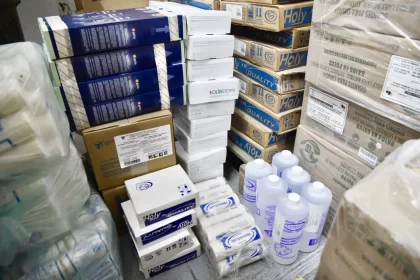 Salud e IMSS-Bienestar entregan más de 500 mil insumos en hospitales del estado