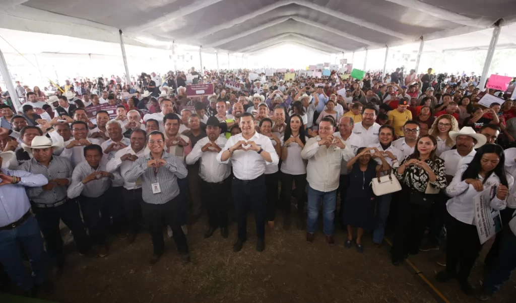 Alejandro Armenta coloca la primera piedra de la Universidad de la Salud (USEP) en la región mixteca