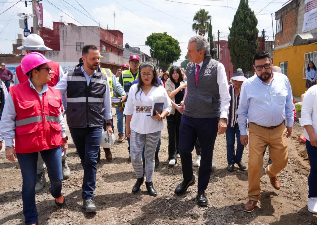 Supervisa Pepe Chedraui rehabilitación vial en la colonia Aquiles Serdán