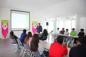 Promueve DIF Puebla Capital plática de emprendedurismo en estudiantes del bachillerato híbrido 