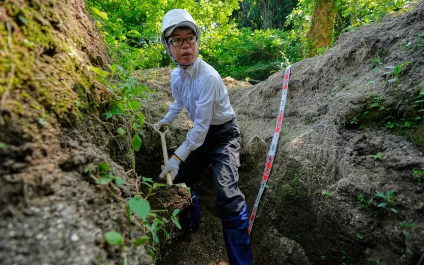 La búsqueda de desaparecidos de Hiroshima continúa 80 años después de la bomba atómica en una remota isla de Japón