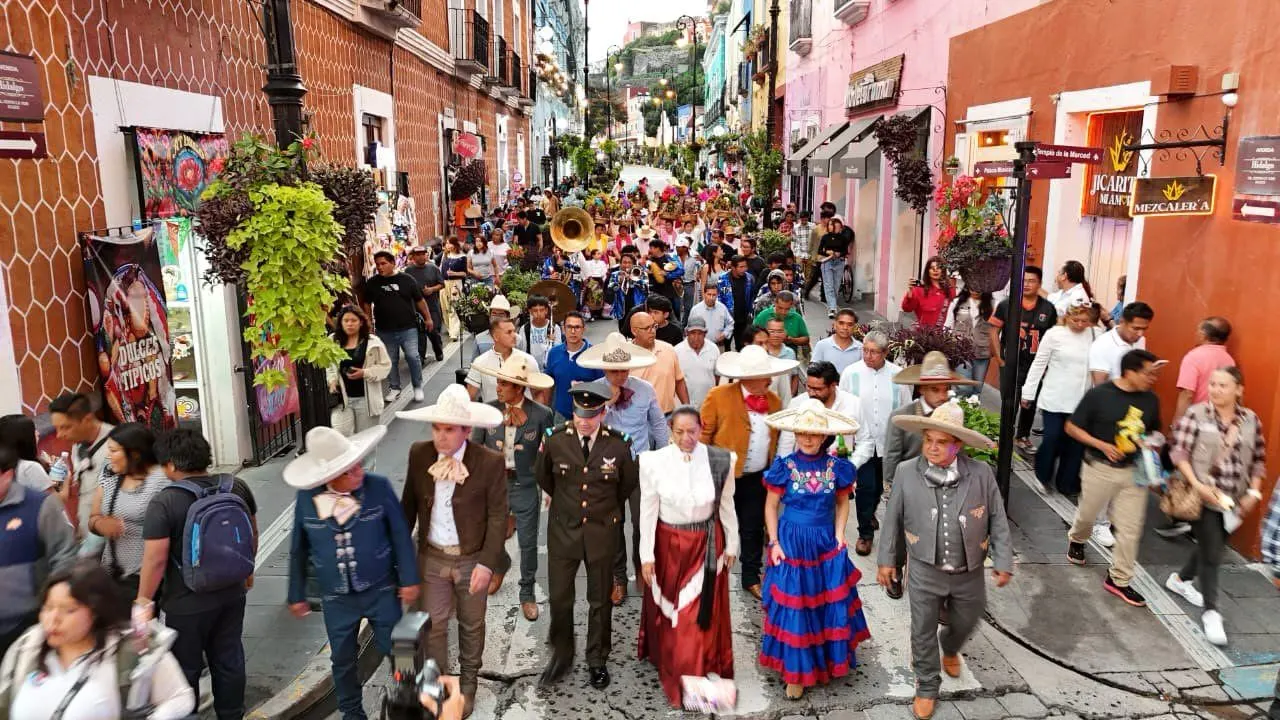Ariadna Ayala da inicio a las fiestas patrias en Atlixco imagen 1