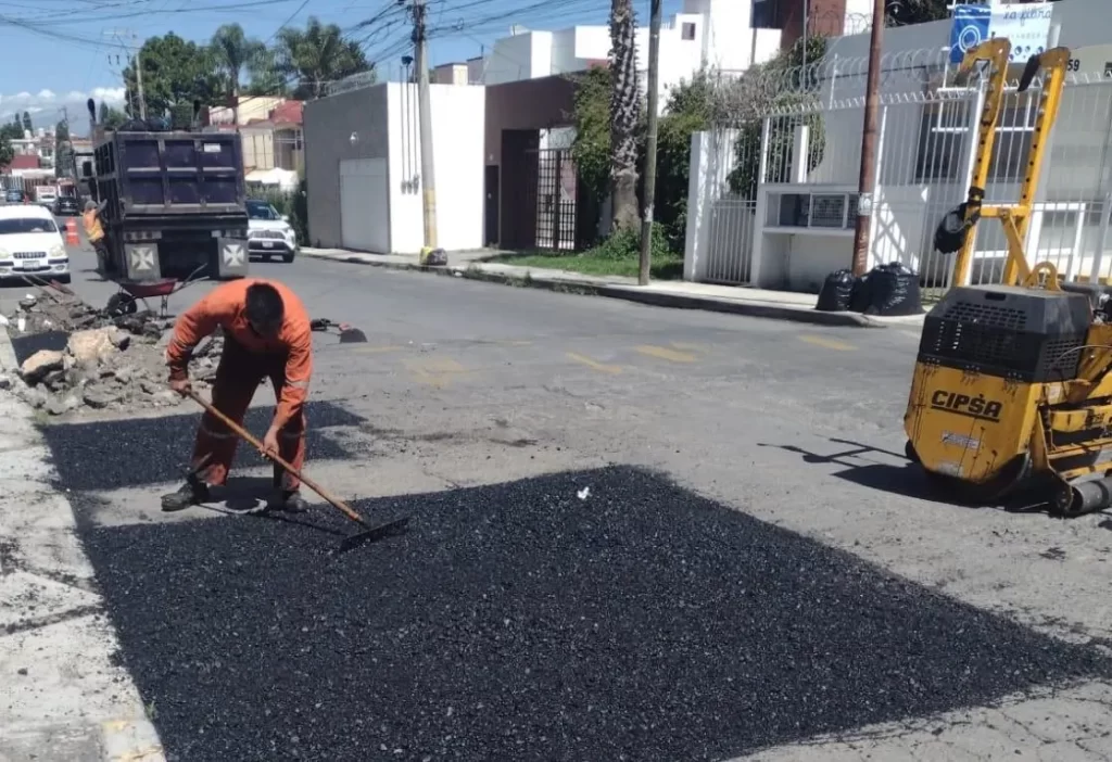 Mejor infraestructura vial fortalece al comercio local: avanza Campaña Capitalina Bacheando Puebla imagen 3