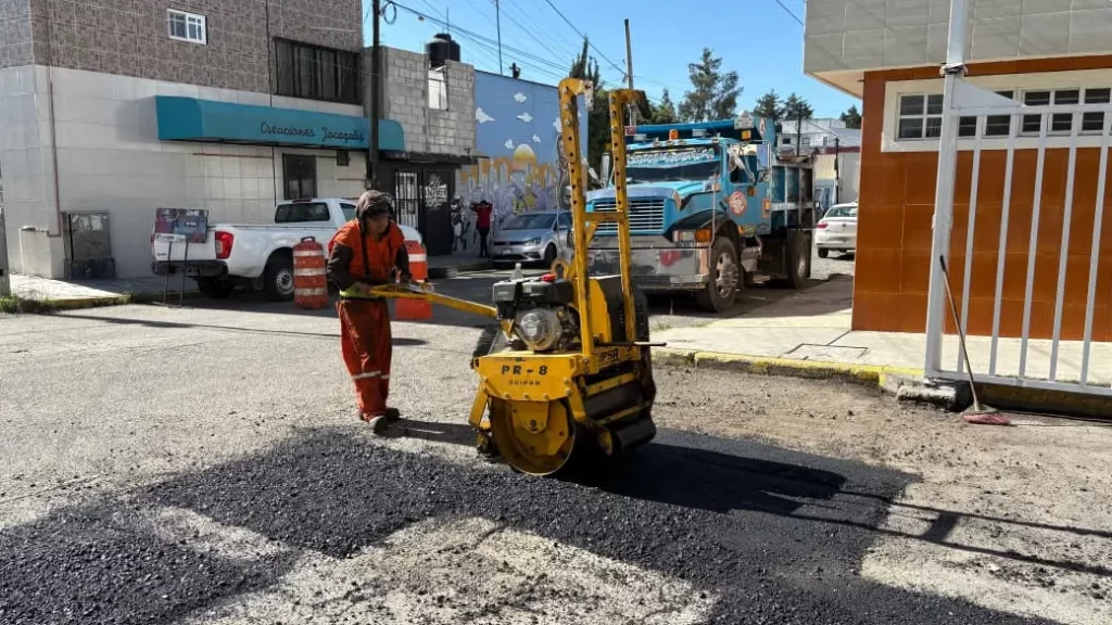Mejor infraestructura vial fortalece al comercio local: avanza Campaña Capitalina Bacheando Puebla imagen 2