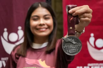 Presenta IJMP playera y medalla oficial de la Carrera "Juventud Imparable 2025" imagen 1