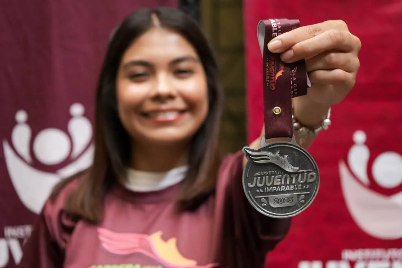 Presenta IJMP playera y medalla oficial de la Carrera "Juventud Imparable 2025" imagen 1