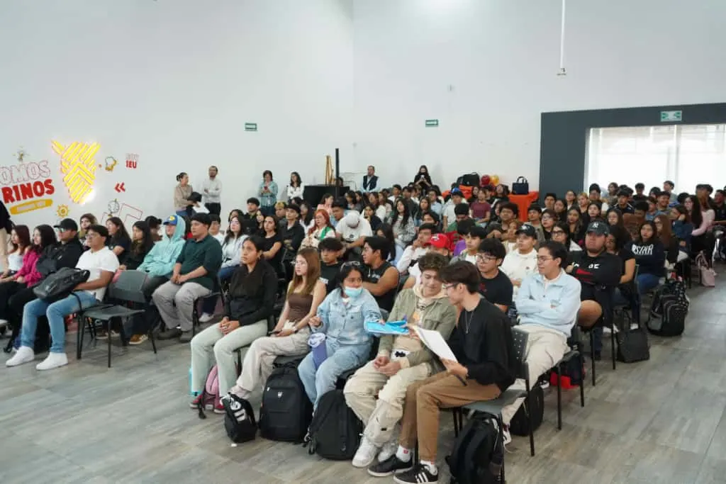 Acerca Gobierno de la Ciudad temas de transparencia y datos personales a estudiantes de la Universidad IEU