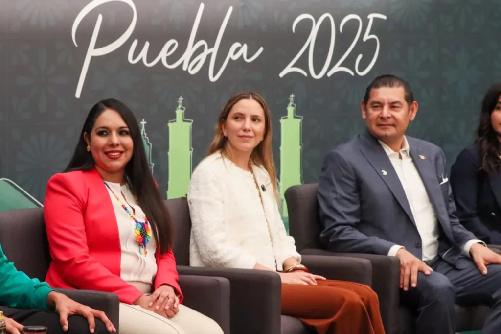 Acompaña Tonantzin Fernández al gobernador Alejandro Armenta en la presentación del Mundial de Voleibol de Playa Sub 21