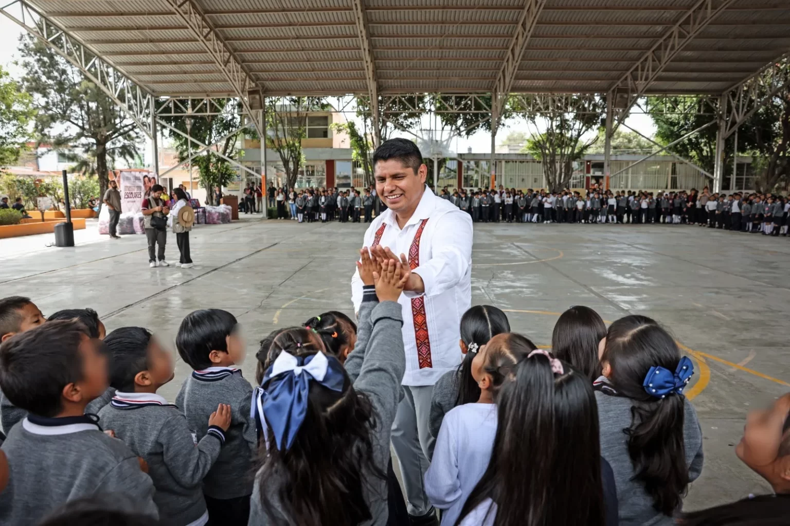 Concluye Omar Muñoz entrega de kits escolares en Cuautlancingo