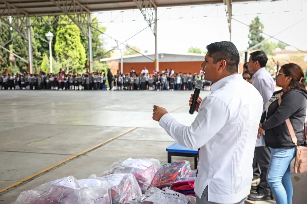 Concluye Omar Muñoz entrega de kits escolares en Cuautlancingo (2)