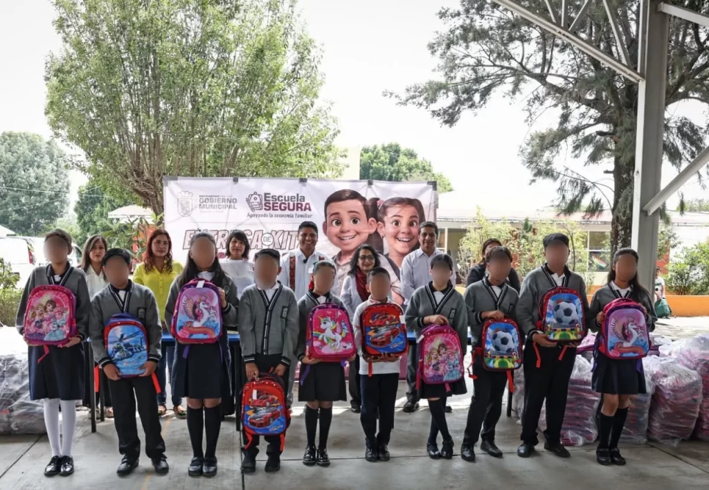 Concluye Omar Muñoz entrega de kits escolares en Cuautlancingo (3)