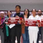 En compañía de Gaby “La Bonita” Sánchez, Tonantzin Fernández entrega becas a jóvenes deportistas y universitarios