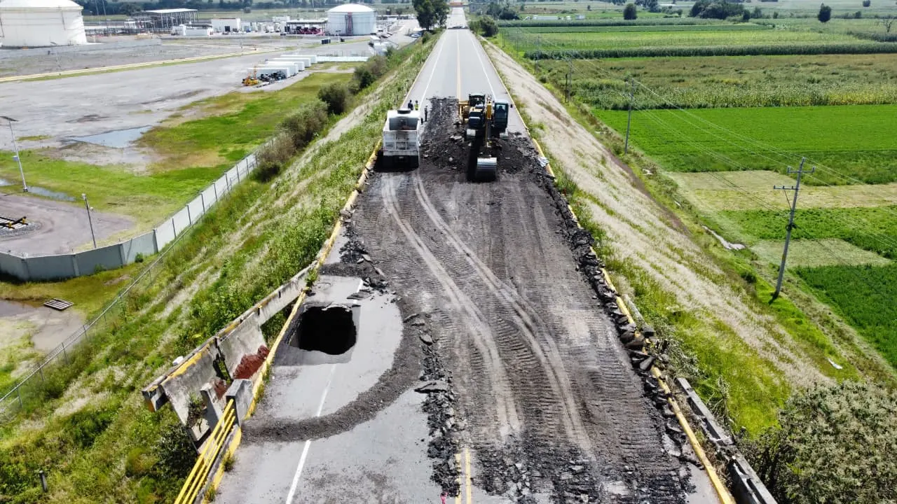 En tiempo récord, Gobierno Estatal concluirá reparación de socavón en carretera al aeropuerto