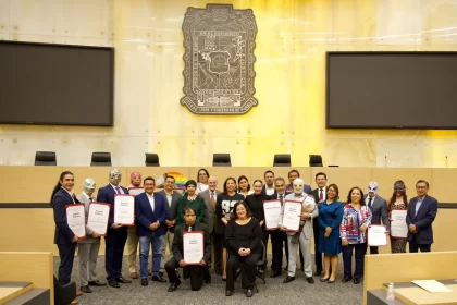 Entrega Congreso reconocimiento “Orgullo Poblano” a integrantes de lucha libre y familia Lutteroth