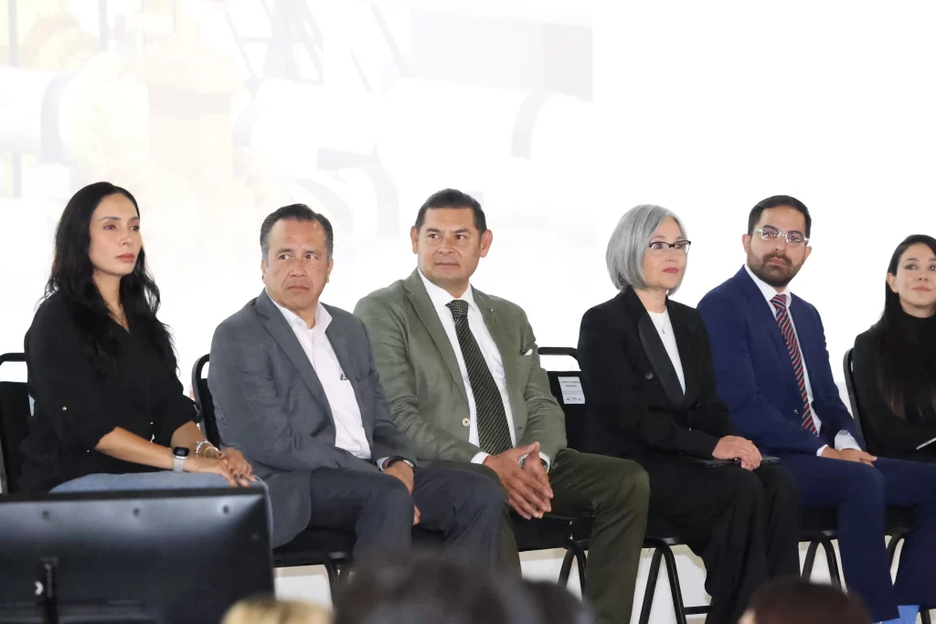 Firman convenio con Cenagas para aprovechar gasoductos en favor del desarrollo sostenible en Puebla