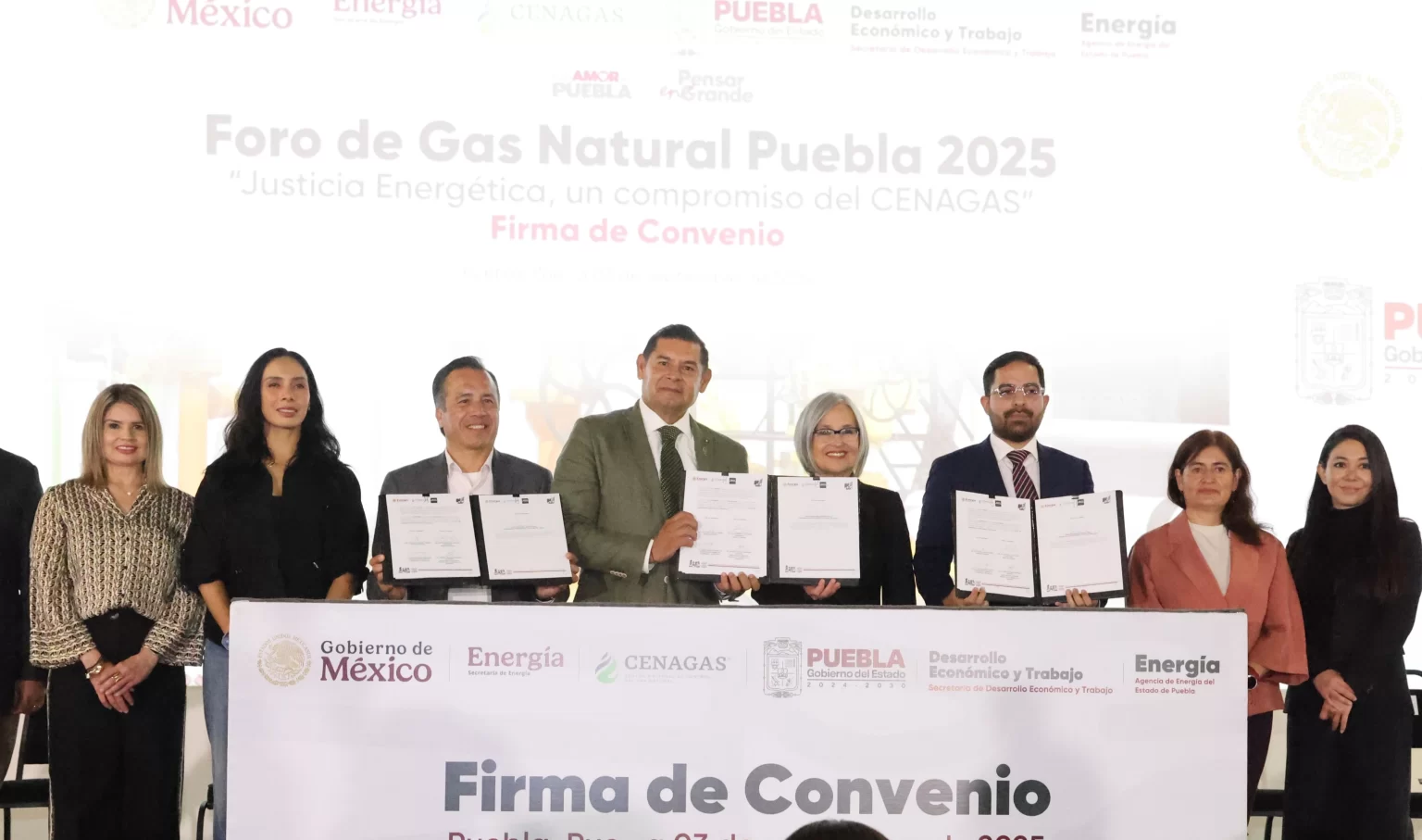 Firman convenio con Cenagas para aprovechar gasoductos en favor del desarrollo sostenible en Puebla
