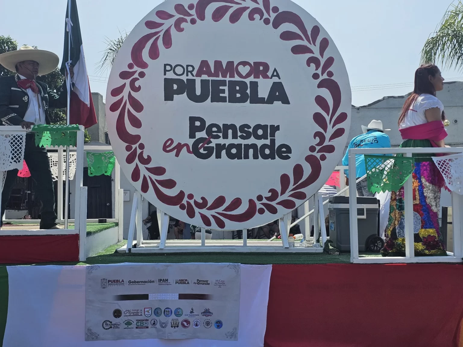 Gobierno de Puebla acompaña a comunidad migrante en festejos patrios en Estados Unidos