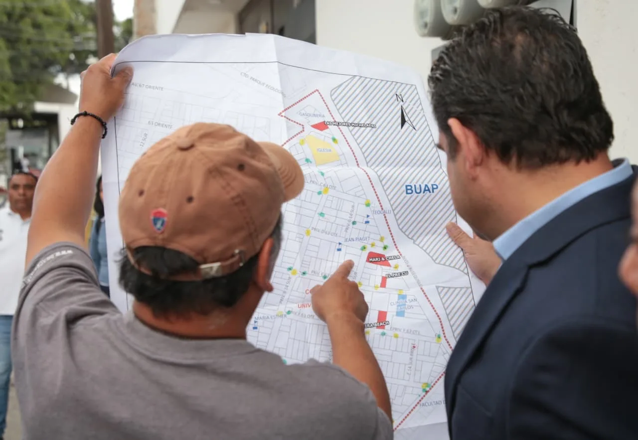 Gobierno de Puebla y empresarios cumplen compromisos; entregan primeros botones de alertamiento