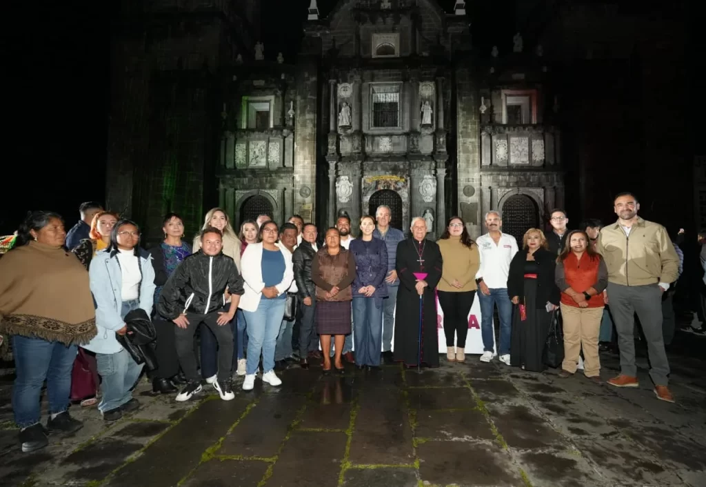 Inaugura Pepe Chedraui proyecciones del videomapping Septiembre Brilla en la fachada de Catedral