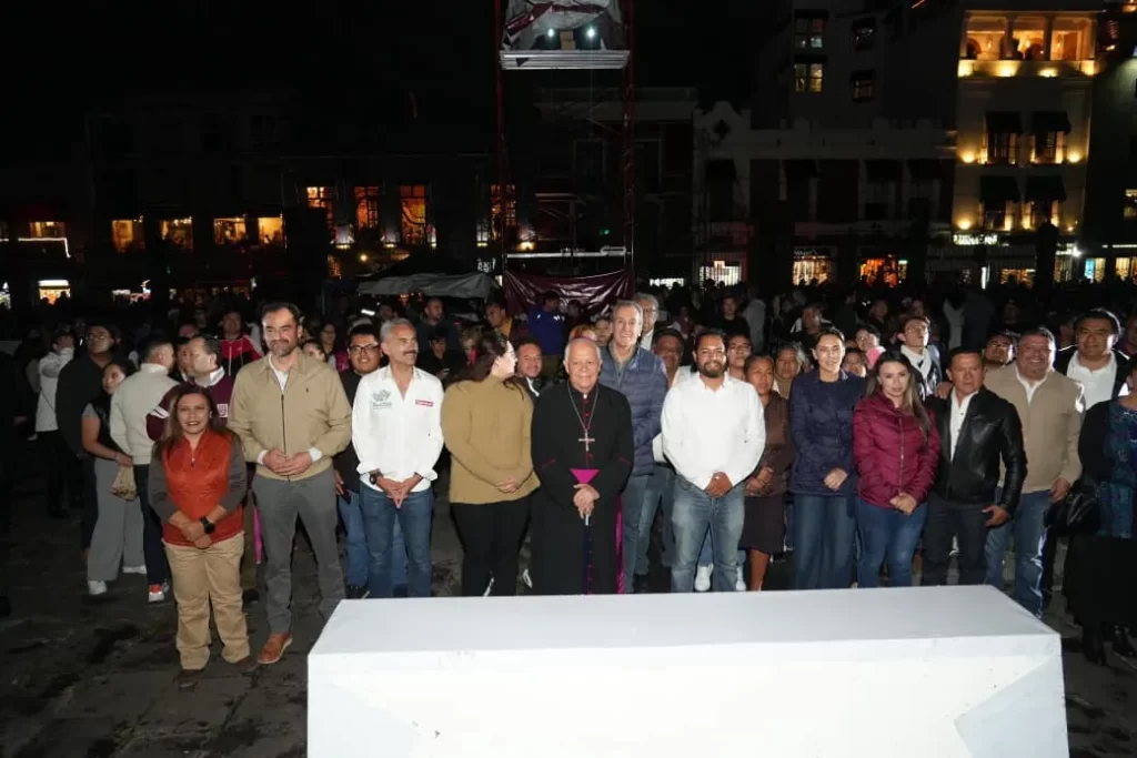 Inaugura Pepe Chedraui proyecciones del videomapping Septiembre Brilla en la fachada de Catedral