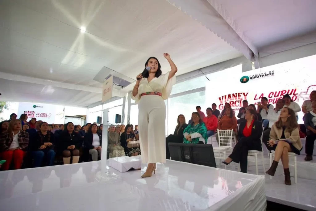 La diputada federal Vianey García rinde su primer informe en Texmelucan