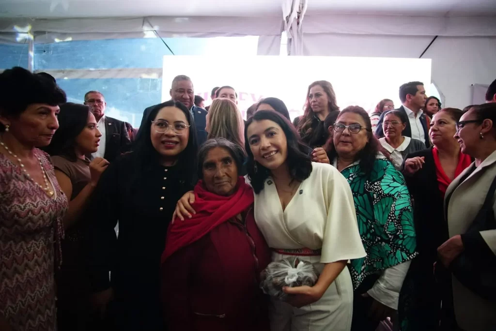 La diputada federal Vianey García rinde su primer informe en Texmelucan