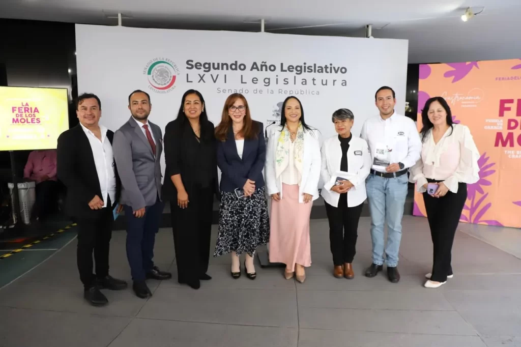 Liz Sánchez y la Unión de Poblanos en el Exterior anuncian la Feria de los Moles