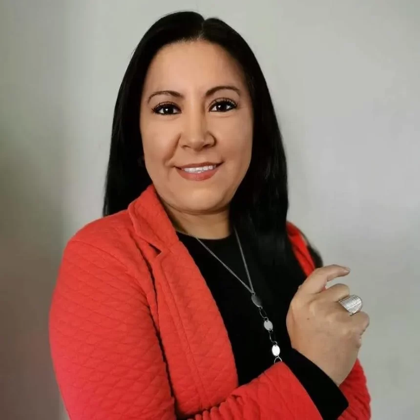 Ni Más Ni Menos por Ana Celia Lara