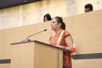 Promueven en Congreso reconocimiento a maestras y maestros; “daremos paso firme para reivindicar la labor docente” Laura Artemisa