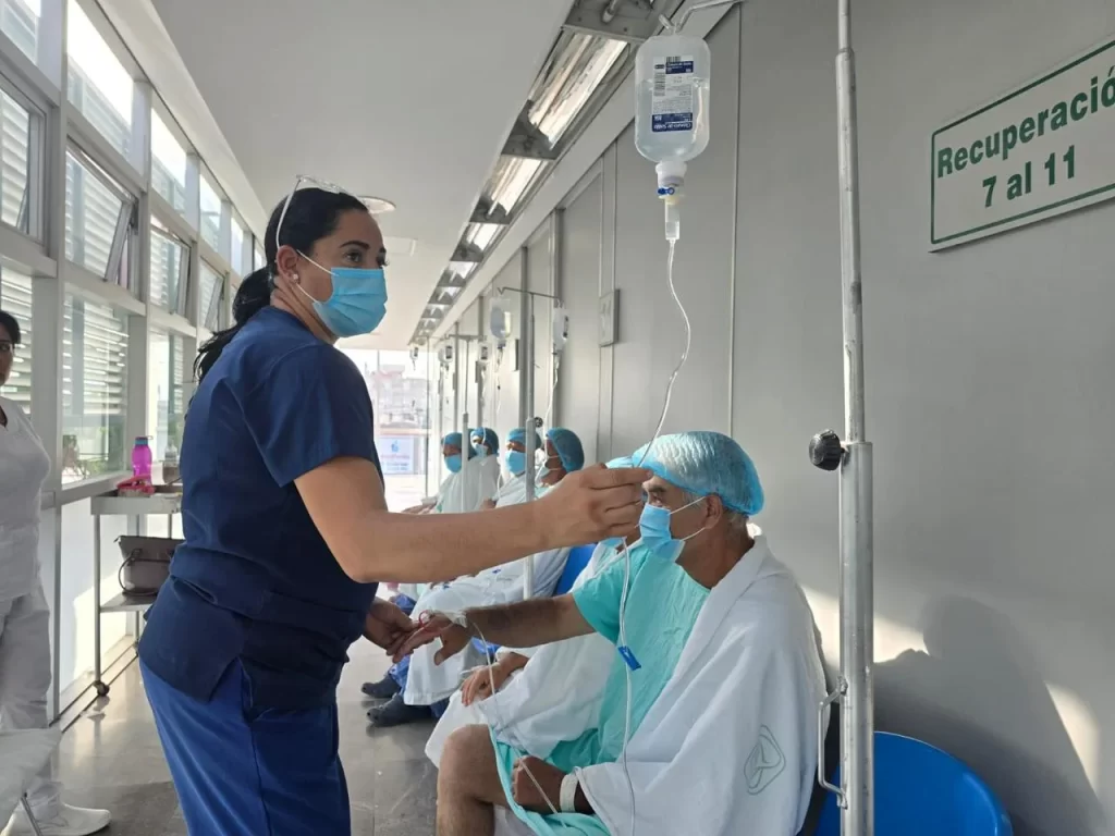 Realiza IMSS Puebla exitosa jornada de cirugía de catarata a 83 pacientes