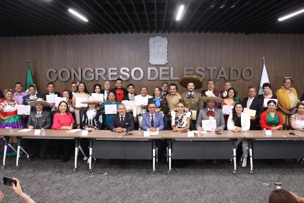Reconocen en el Congreso del Estado a personas destacadas en la música y la danza mexicana