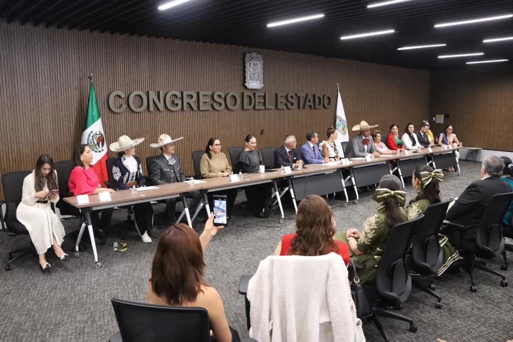 Reconocen en el Congreso del Estado a personas destacadas en la música y la danza mexicana