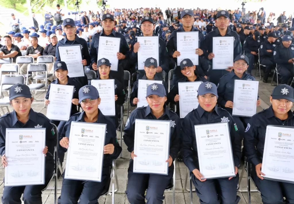Se gradúan 122 cadetes de la Universidad de Ciencias Policiales del Estado