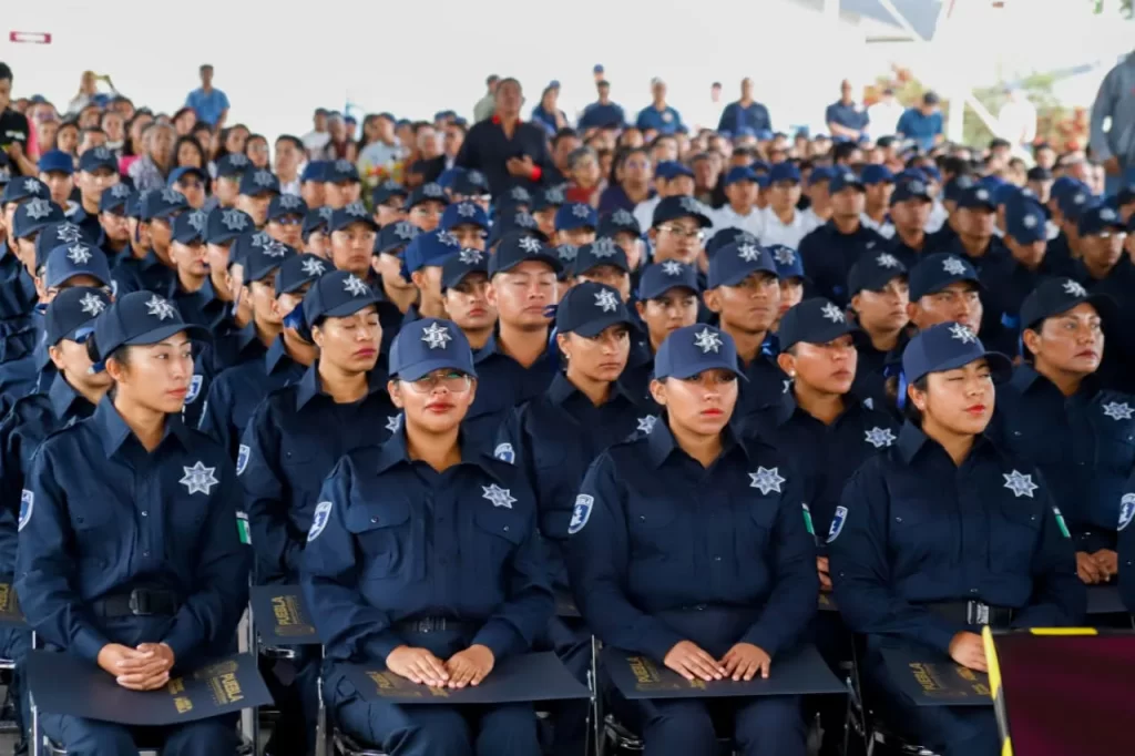Se gradúan 122 cadetes de la Universidad de Ciencias Policiales del Estado