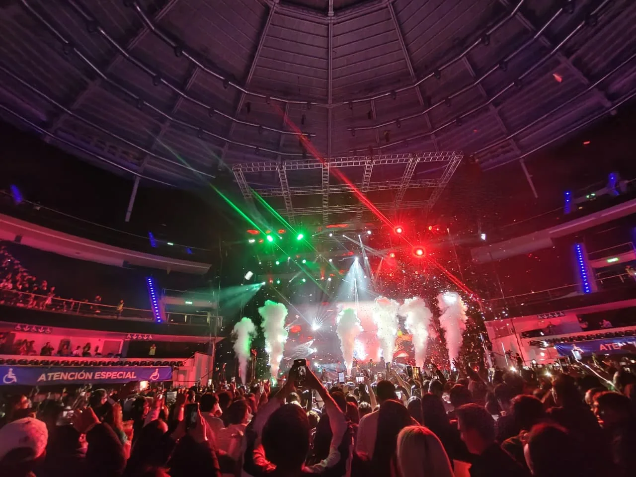 Tito Double P enciende el Auditorio GNP con su “¡Ay Mamá! Tour”