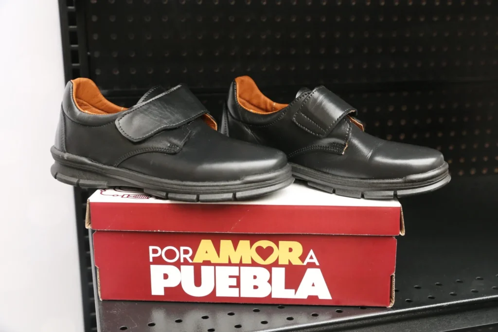 Zapato escolar poblano, estrategia estatal para apoyar producción y combatir la competencia desleal