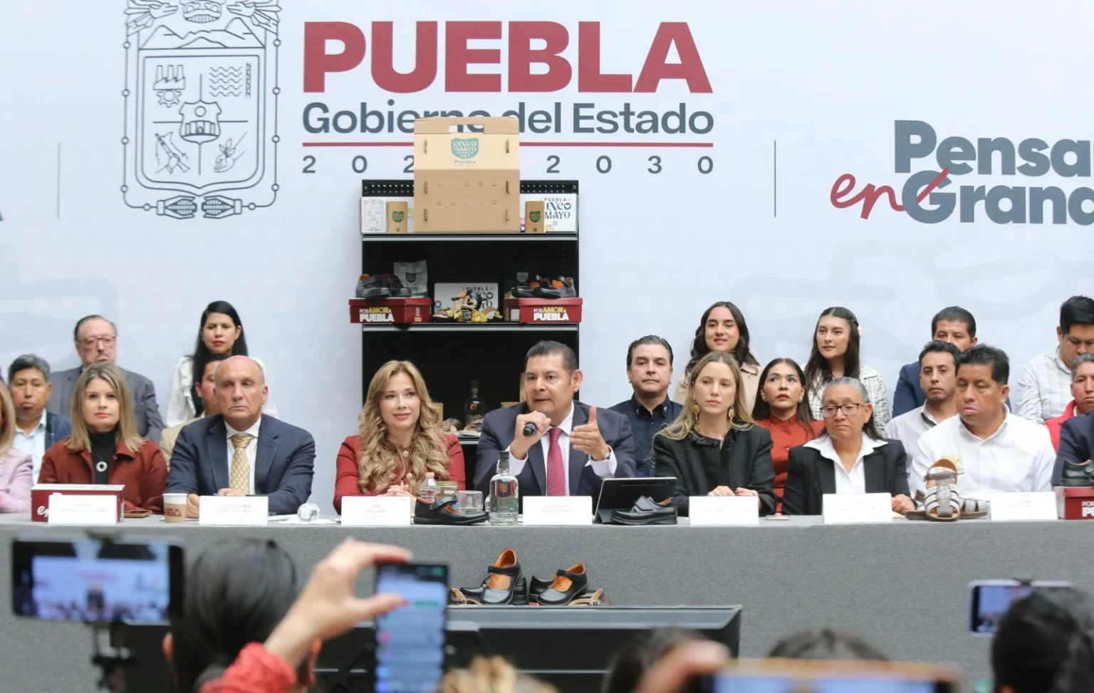 Zapato escolar poblano, estrategia estatal para apoyar producción y combatir la competencia desleal