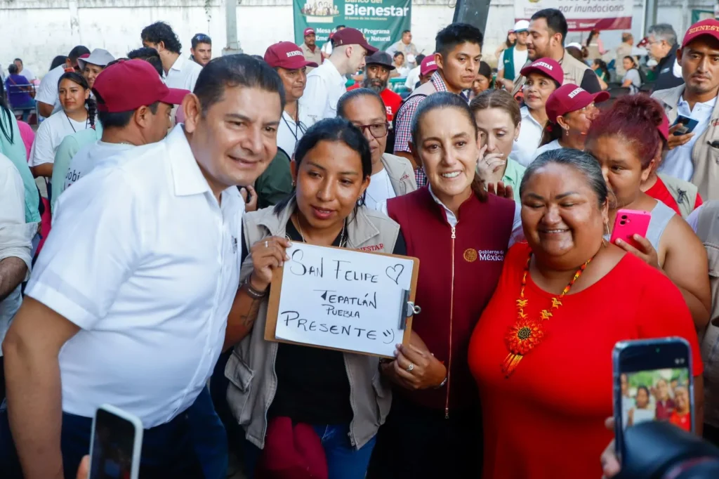 Acompañada por Alejandro Armenta, Claudia Sheinbaum recorrió por tercera ocasión la zona afectada por las lluvias torrenciales