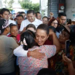 Acompañada por Alejandro Armenta, Claudia Sheinbaum recorrió por tercera ocasión la zona afectada por las lluvias torrenciales