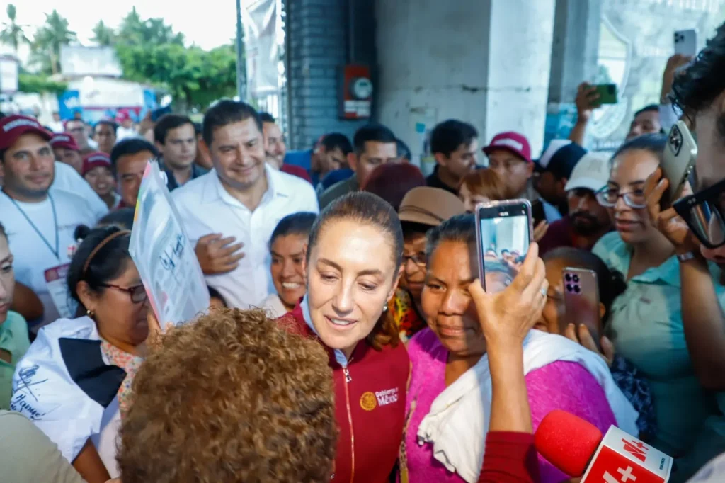 Acompañada por Alejandro Armenta, Claudia Sheinbaum recorrió por tercera ocasión la zona afectada por las lluvias torrenciales