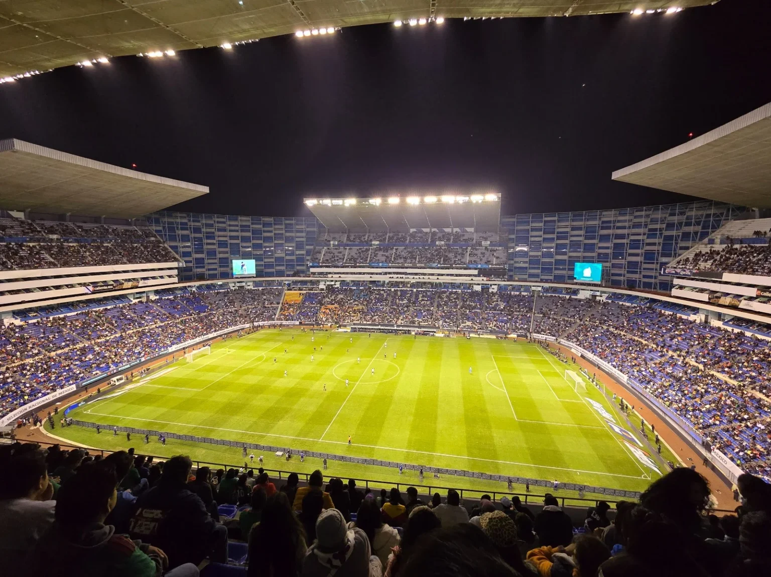 Diputados buscan renombrar Estadio Cuauhtémoc con nombre de Manuel Lapuente