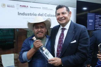 El mezcal 60 Fierros, Arriando Mulas, de Caltepec, obtuvo 100100 puntos en Spirits Selection 2025
