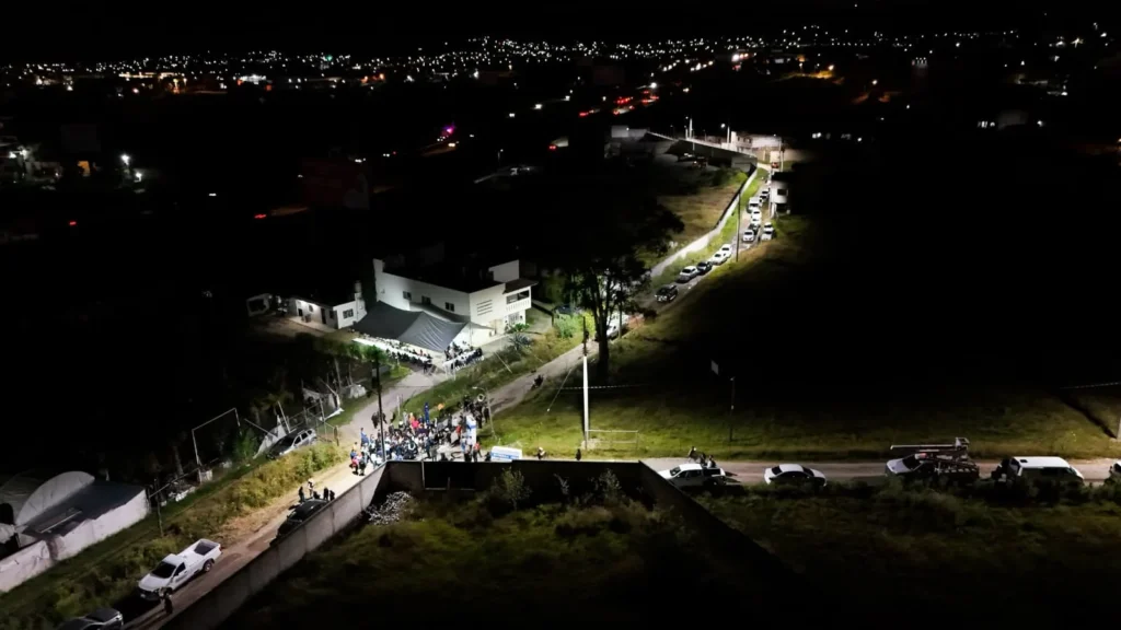 Entrega Lupita Cuautle obras de drenaje y electrificación en San Antonio Cacalotepec