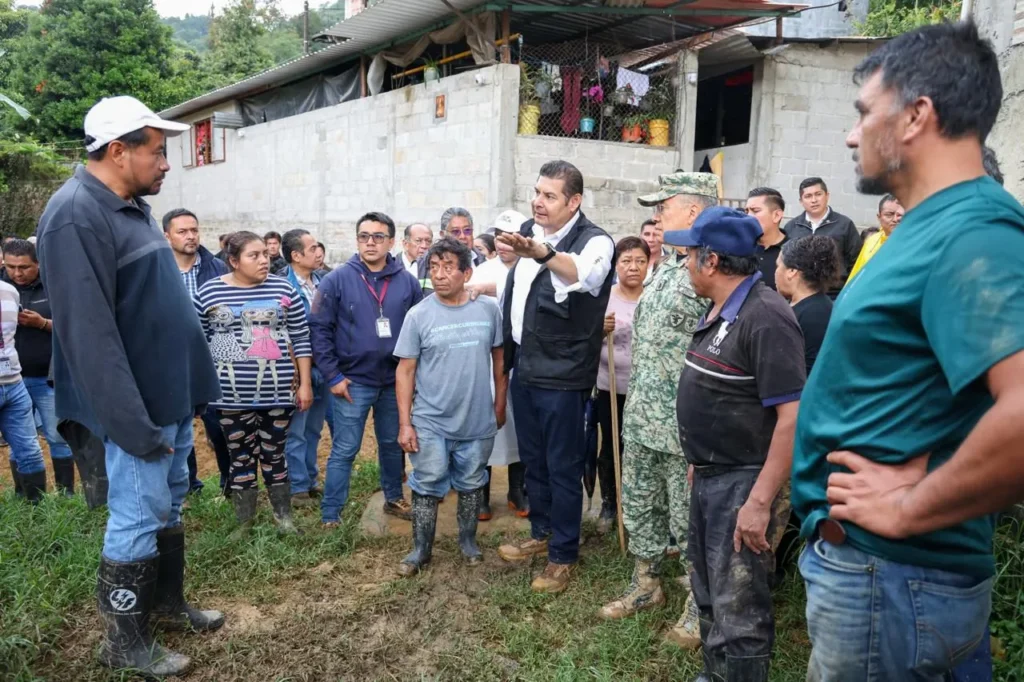 Estrecha coordinación mantiene el Gobierno de Puebla, con Defensa, Marina y Guardia Nacional para poyar a los afectados en la Sierra Norte