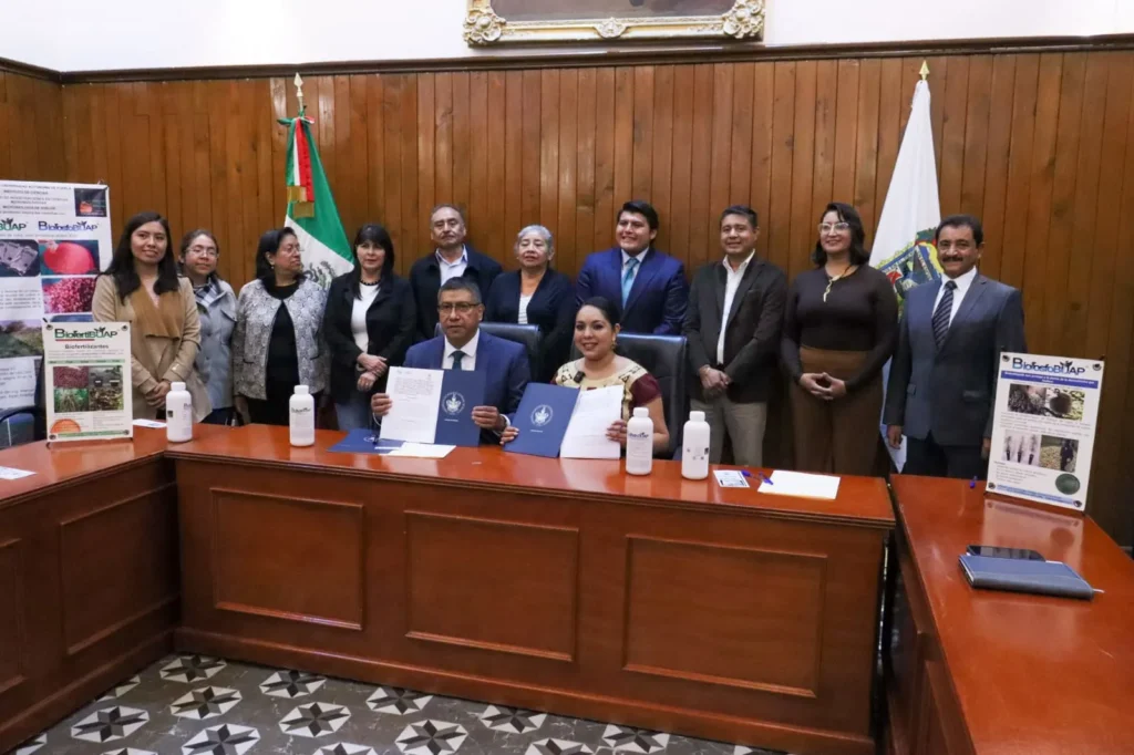 Firma Ayuntamiento de San Pedro Cholula convenio con el Instituto de Ciencias de la BUAP*